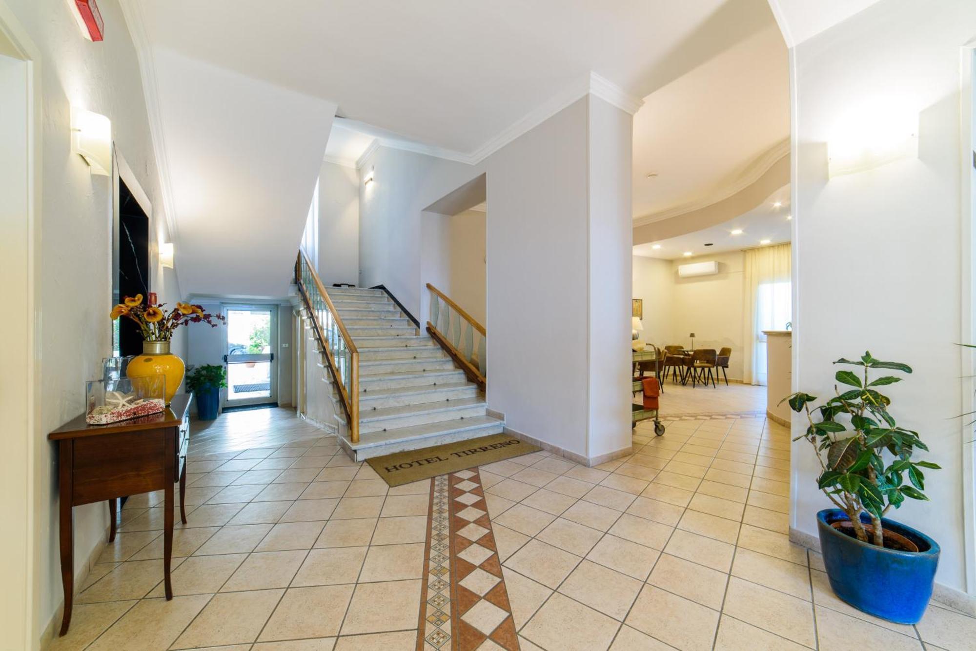 Hotel Tirreno